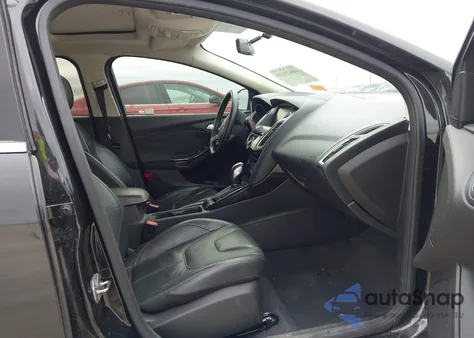 2015 Ford Focus Titanium z USA, uszkodzony, nr VIN 1FADP3N29FL347770